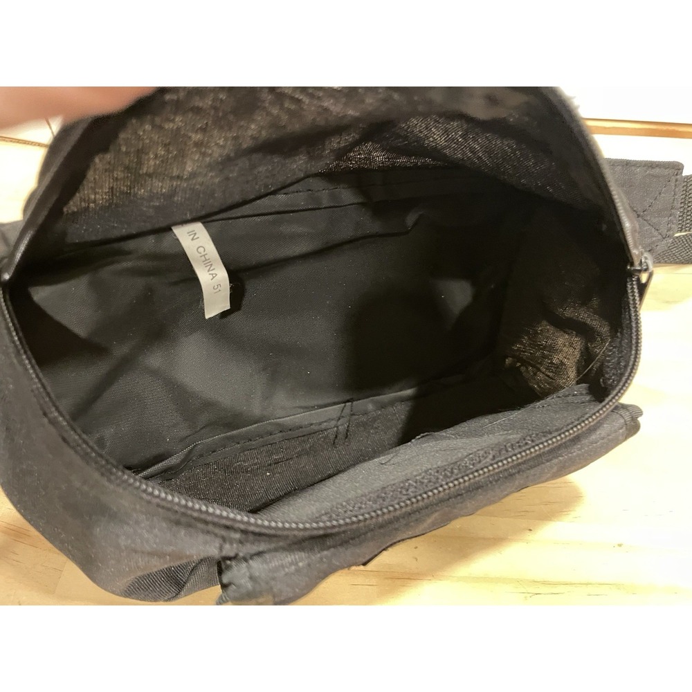 VTG- Eastsport Fanny Pack Black Waist Pouch Sports Hiking Walking Bag Fanny Pack - Picture 5 of 7